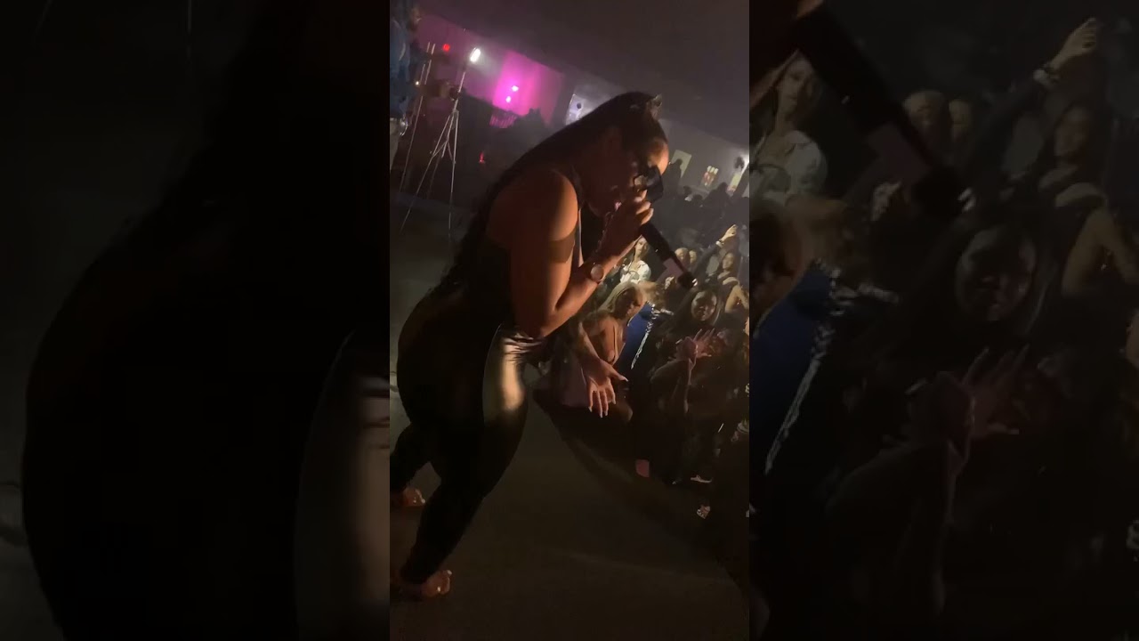 Assista a The Model Ashi Opens up for Lakeyah, & crowd goes crazy! #flint #youtubeshorts #subscribe #rapper no YouTube Assista a The Model Ashi Opens up for Lakeyah, & crowd goes crazy! #flint #youtubeshorts #subscribe #rapper no YouTube