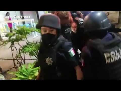 Policía de León reprime protesta de feministas.