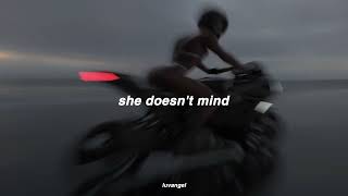 she doesn't mind - sean paul 🖤 slowed n reverb Resimi