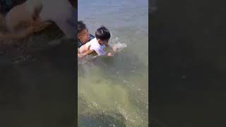 Nueva Ecija Bata Naligo Sa Ilog