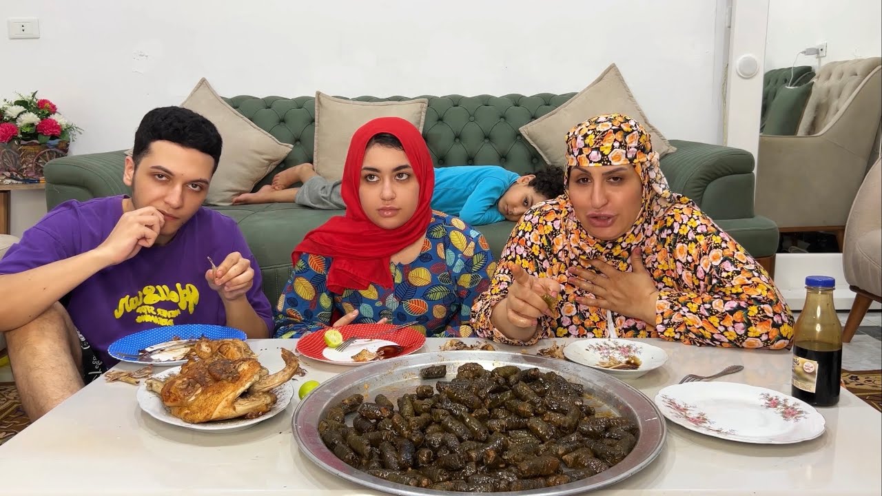 ميحلاش الجو الحر ده من غير حله محشي سخنه ترطب على قلبى