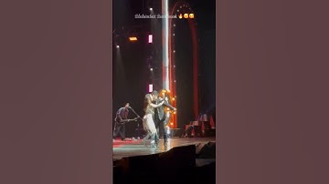 Momen Ariel Noah Langsung Dicium BCL Diatas Panggung Saat Selesai Bernyanyi