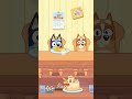 Bluey comiendo sin parar 🍕 #gameplay #bluey #blueygame #blueyletsplay