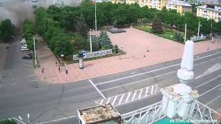 Луганск. Самолёт наносит ракетный удар  по центру  города 02 06 2014