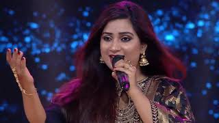 Video thumbnail of "Shreya Ghoshal Singing | Adhir Man Zale Live | Ajay Atul | Marathi Song | English Subtitles720p"