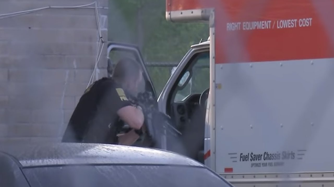 U-Haul Truck in High-Speed Police Chase - YouTube