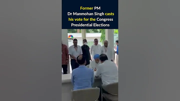 Former PM Manmohan Singh Votes For Next Congress P...