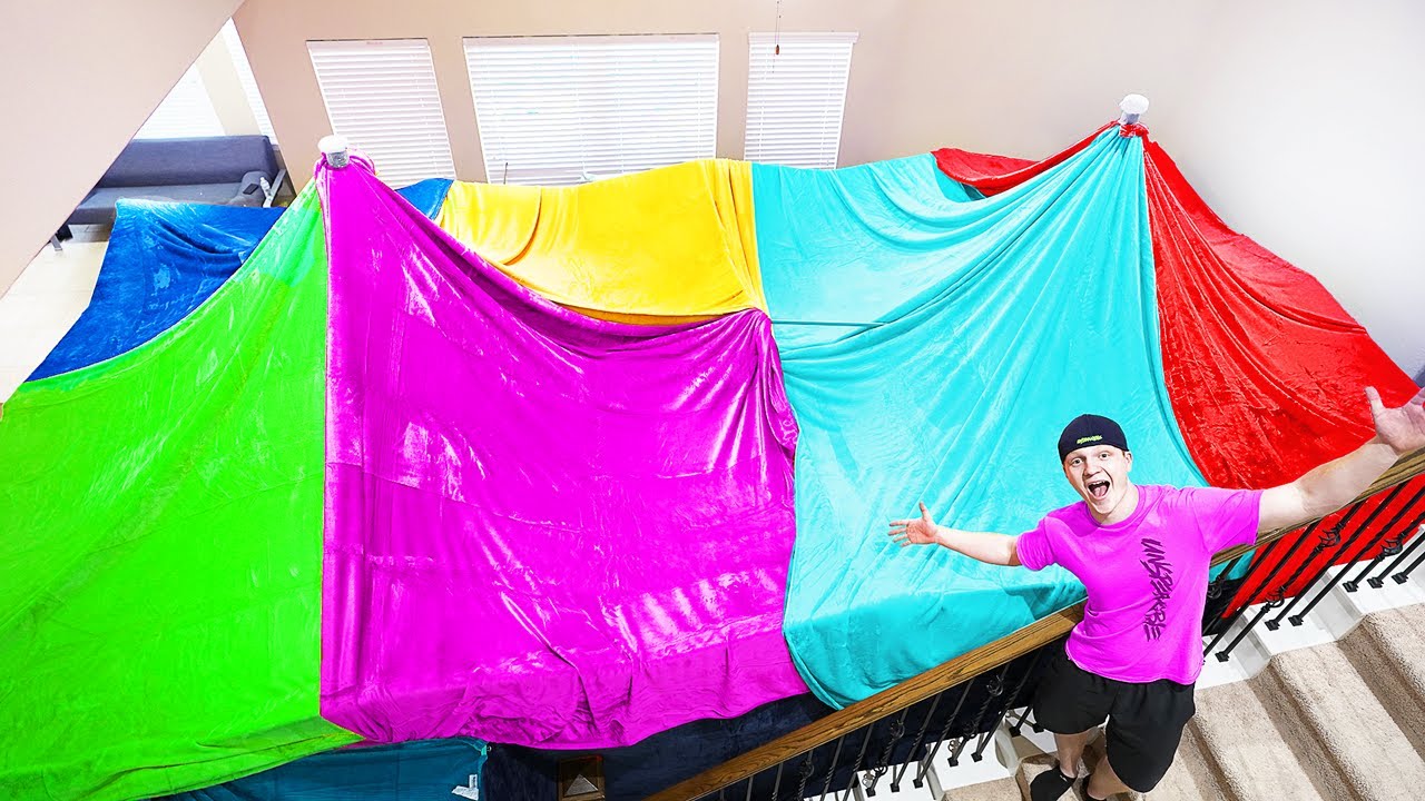 WORLD'S BIGGEST BLANKET FORT CHALLENGE! 