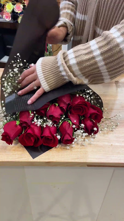 Small dozen Red 🌹🌹🌹 #flowers #bouquet #flowerarrangement #roses #bouquetoflove #flowerbouquet