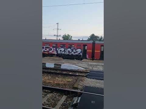 Влак с графити на жп гара Шумен - YouTube