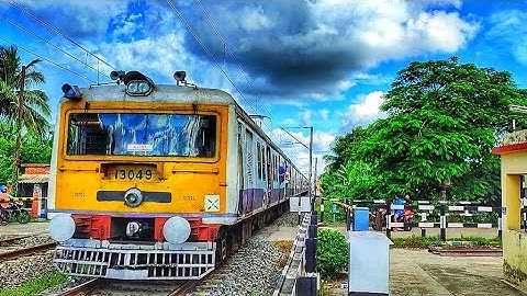 Single WINDSHIELD ONOL EMU Local Train Furious Skipped At Railgate #easternrailways
