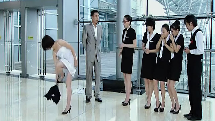 女孩得罪了老板，老板竟然要求美女当众脱衣服！ - 天天要闻