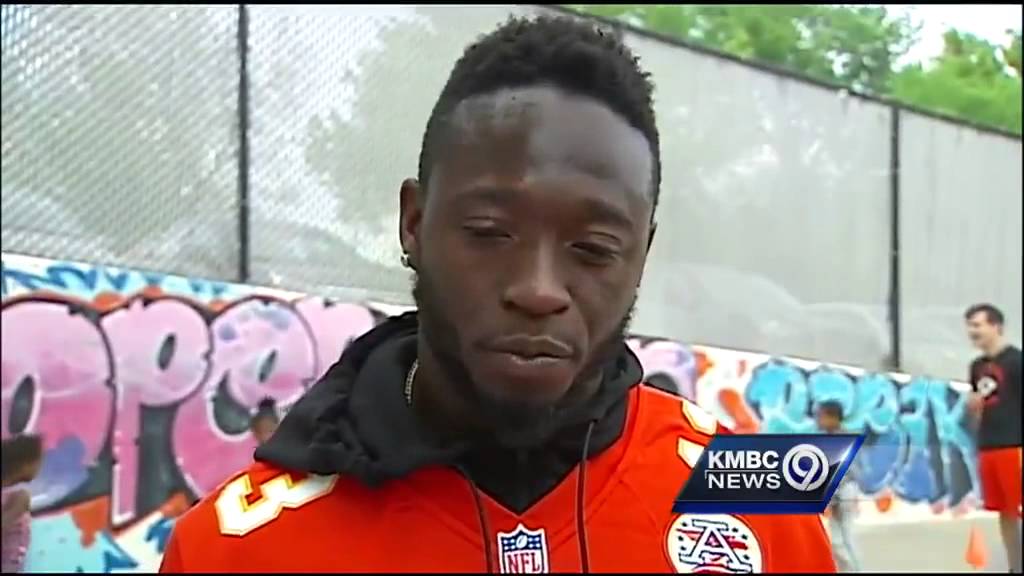 Chiefs players run with kids at Operation Breakthrough - YouTube