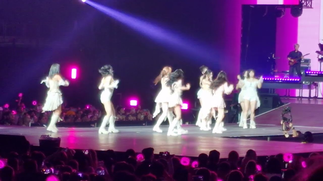 Twice Live - London O2 Arena 08/09/23