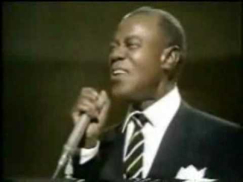 LOUIS ARMSTRONG:  what a wonderful world - Que mundo maravilhoso