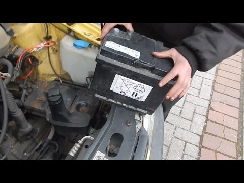 Leere Batterie am Audi A3 wechseln