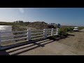 Puente, río, arena, remanso cerca de Pinamar