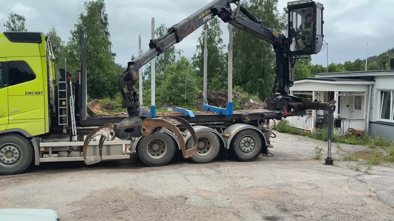 Timmerrede med kran Palfinger M12L97