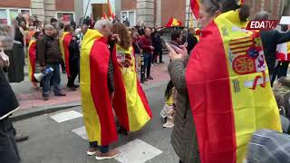 Directo: Siguen las concentraciones en Ferraz contra Sánchez