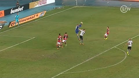Veja lance que gerou as expulsões de Muralha e Carli no clássico carioca
