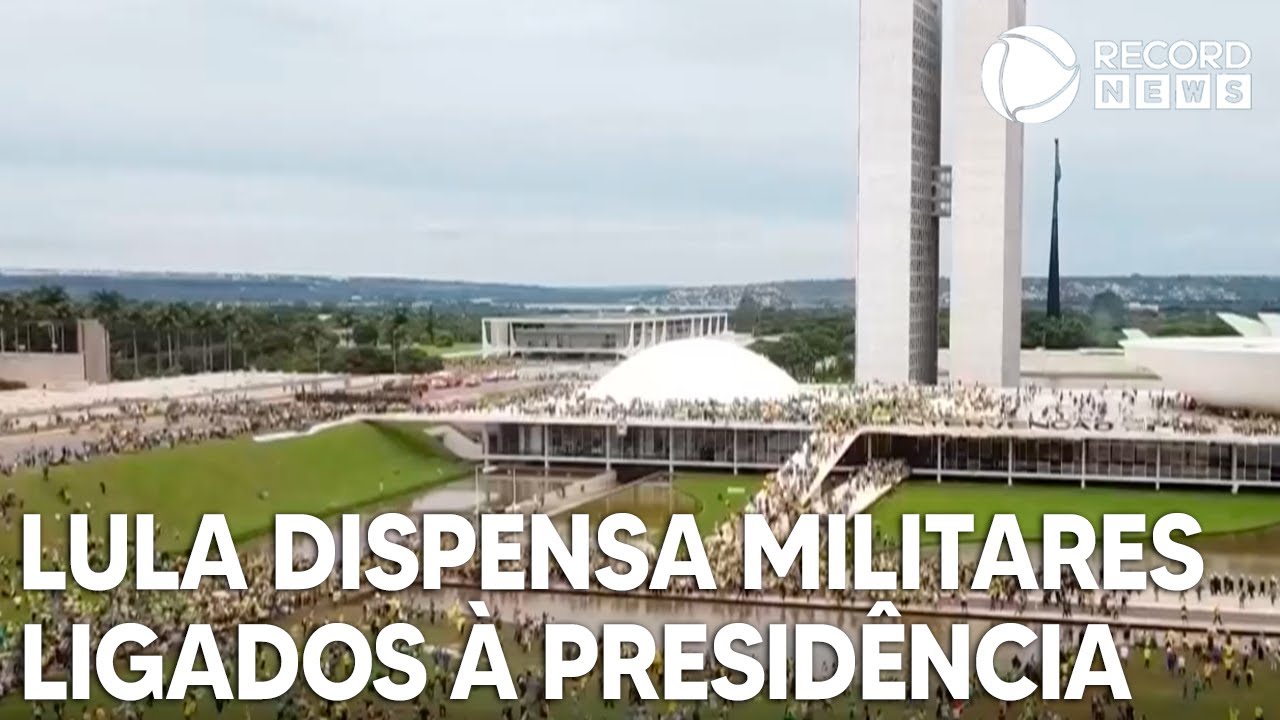 Lula dispensa militares que atuavam no governo
