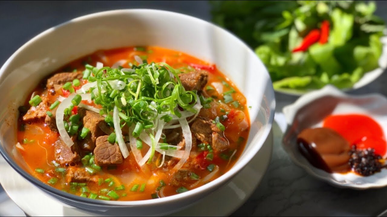 Phở Bò Sốt Vang | Vietnamese Red Wine Beef Stew - YouTube