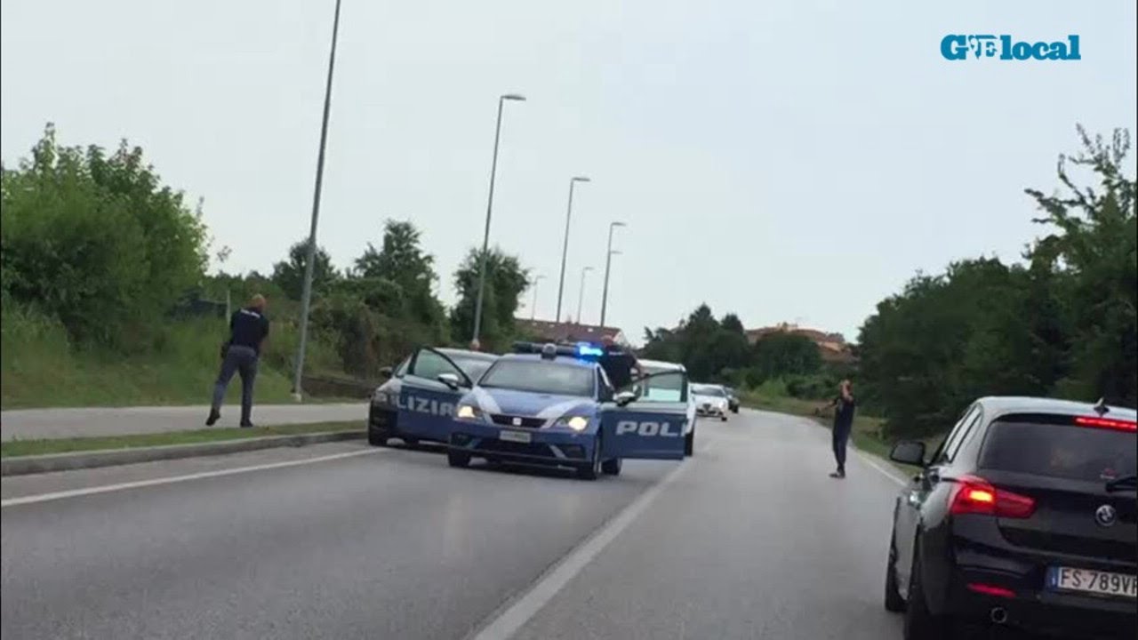 Udine, inseguimento della Polizia in via Pasolini: le immagini - YouTube