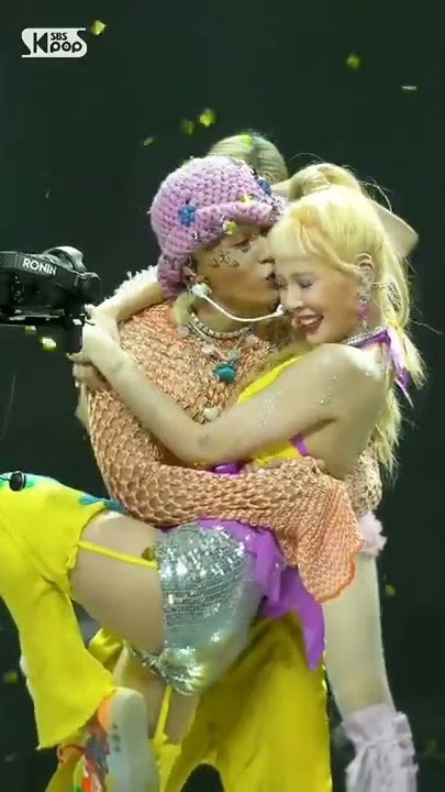 Hyuna and Dawn is so cute together