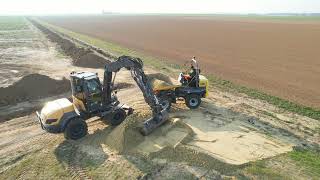 Chantier d'eau potable avec la mecalac 12 mtx.