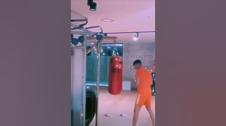 Mero ist am Boxen 🥊 mit Boxsack