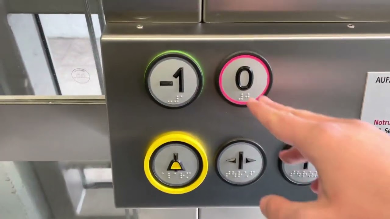 Brandneuer Schindler Aufzug am S-Bahnhof Duisburg-Schlenk