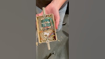 Hoe een Commodore 64-voeding te demonteren