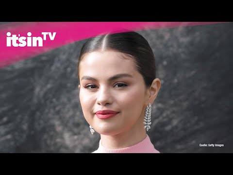 Video: Selena Gomez Verklagt Modespiel Wegen Der Verwendung Ihrer Ähnlichkeit