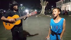 WOOWWW ! Pengamen ABG cilik suara keren abis  - Durasi: 3:58.  WOOWWW ! Pengamen ABG cilik suara keren abis  - Durasi: 3:58.