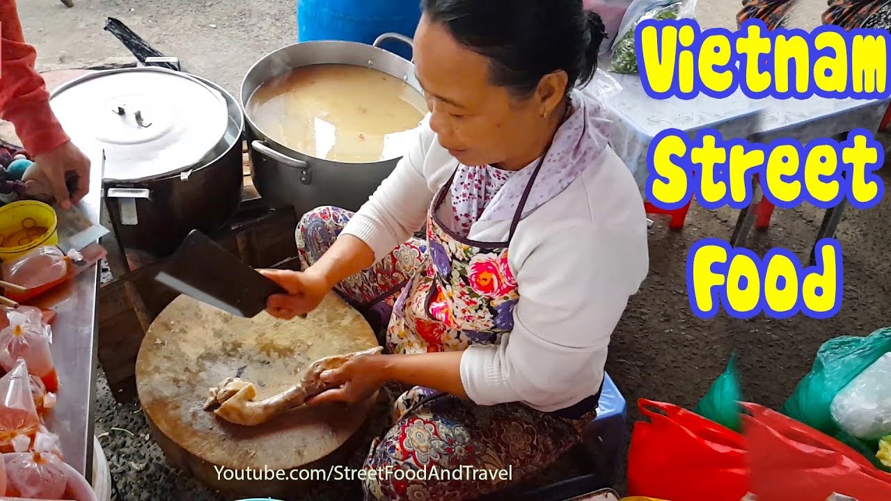 Vietnam Street Food 2019 / Vietnamese Duck Congee and Salad ( Cháo Vịt ) | Street Food And Travel