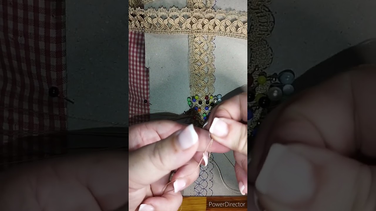 Llenar y atar palillos.#artesania #camariñas #moda #novia #ondasdomar #hechoamano #arte #feitoaman