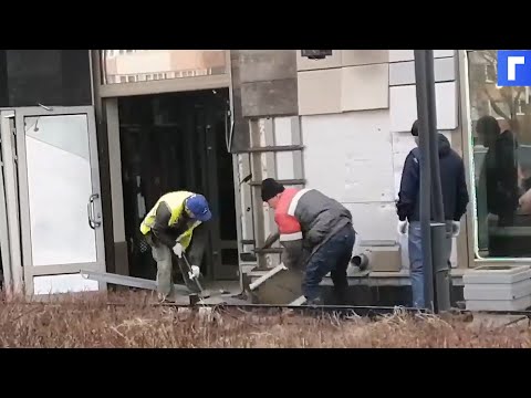Незаконный торговый павильон снесли на улице Сикейроса в Петербурге