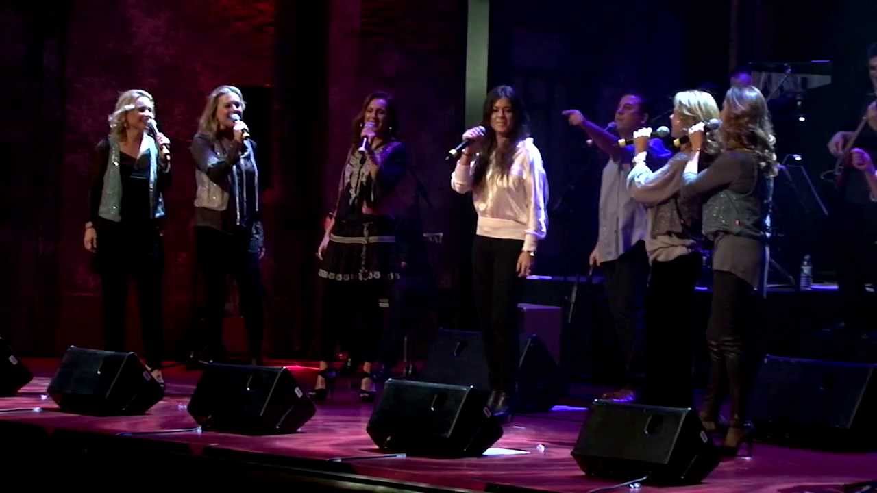 SIEMPRE ASÍ Y VANESA MARTÍN 