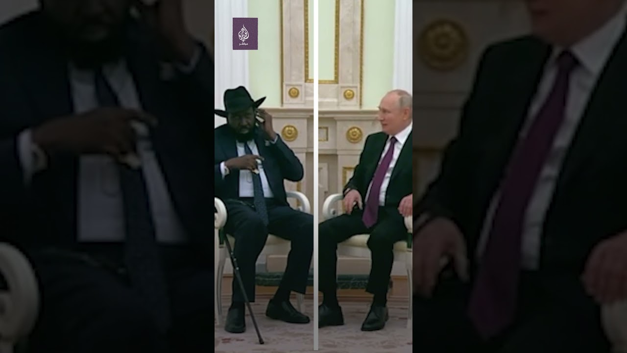بوتين يوضح طريقة وضع سماعة الترجمة على الأذن لرئيس جنوب السودان