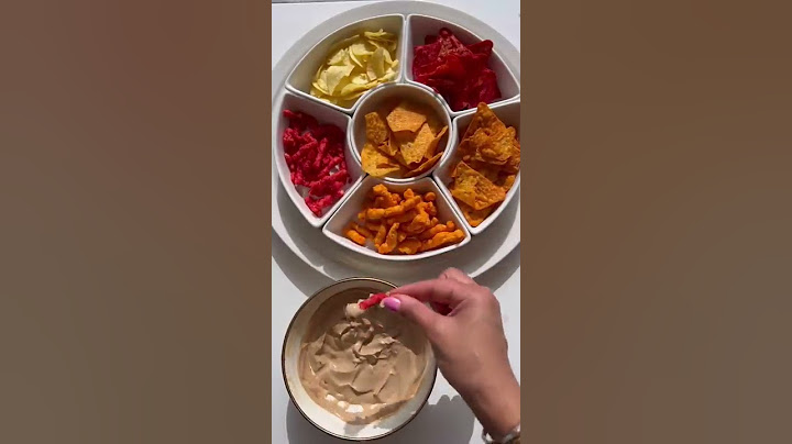 جربنا انا ومنى اطيب صلصة الشيبس لنغمسها😍 #chips