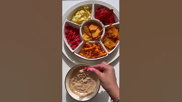 جربنا انا ومنى اطيب صلصة الشيبس لنغمسها Chips 