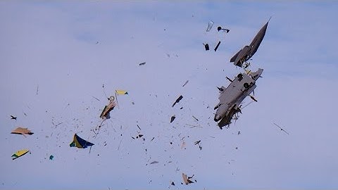 GIGANTIC RC CRASH SAAB GRIPEN XXXL 1:2 SCALE MODEL TURBINE JET FATAL END TOTAL DESTROYED