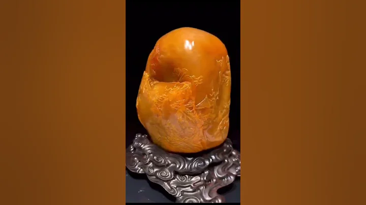 @材質：老撾田黃，滿蘿卜絲題材：除是人間別有天規格：高14-寬12-厚9cm重量：2450克大師親工力作：林志寶 - 天天要聞