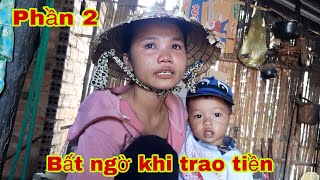 P2: Bất ngờ khi trao tiền đến với hoàn cảnh người mẹ trẻ 19 tuổi | lang thang sài gòn