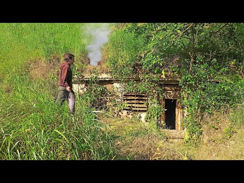 Construcción De Un Bushcraft Refugio Subterráneo Abandonado Para Supervivencia, Pesca De Carpas