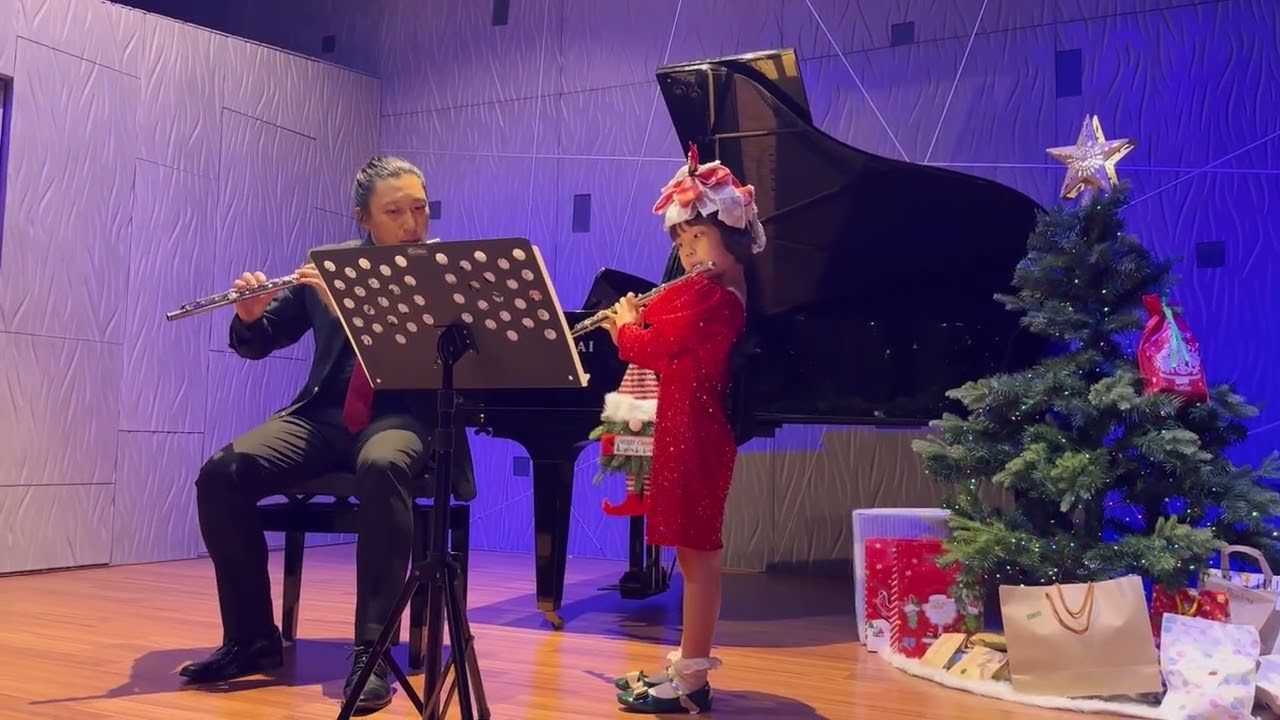 ￼ 波妞散步遇上菊次郎 2025 x’mas #長笛二重奏