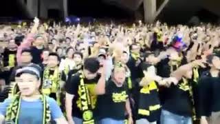 Supporter Malaysia menyanyikan Singapore dan Indonesia itu anjing
