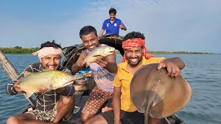 রাতের বেলায় সুন্দরবন নদীতে বরশি দিয়ে,ছেলে মাছ, গুর্জালি মাছ ও অনেক  সংরক্ষিত মাছ পেলাম​⁠!!!