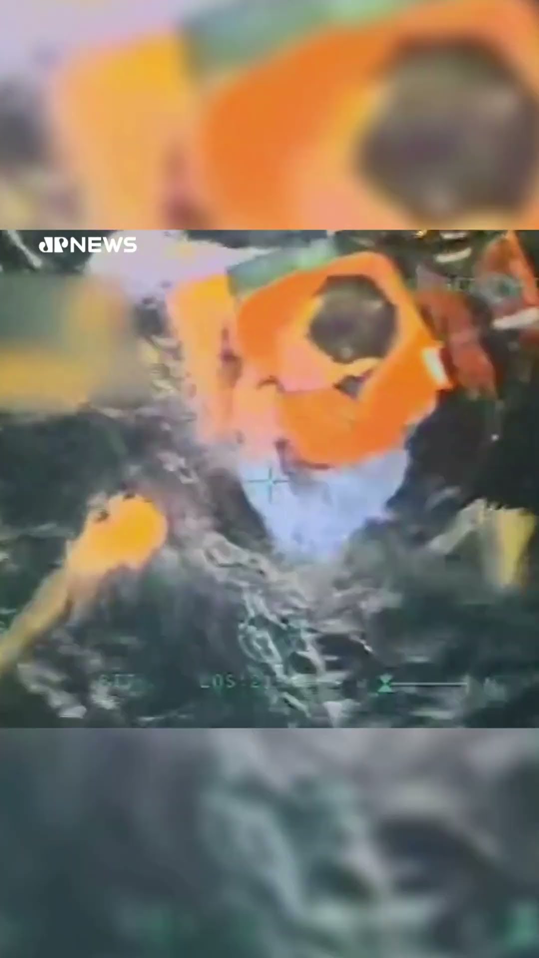 Pescadores são resgatados após barco virar no mar agitado de Porto Rico; assista