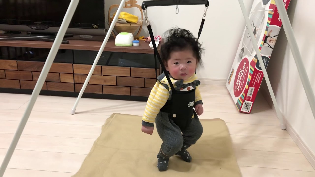 ジョリージャンパー初挑戦【赤ちゃん動画】【生後5ヶ月】Jolly jumper,Japanese baby - YouTube